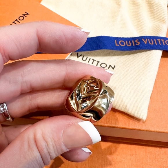 Louis Vuitton Unchain V Gold Tone Ring Size M - Picture 4 of 6